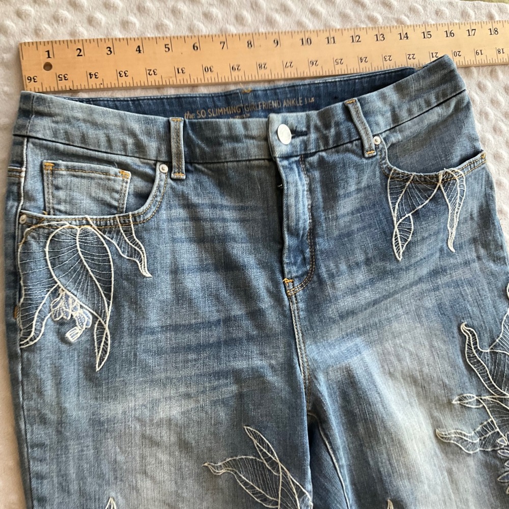 Chico's So Slimming Girlfriend Ankle Jeans Women 1.5 Blue Floral Embroidered - Picture 4 of 9